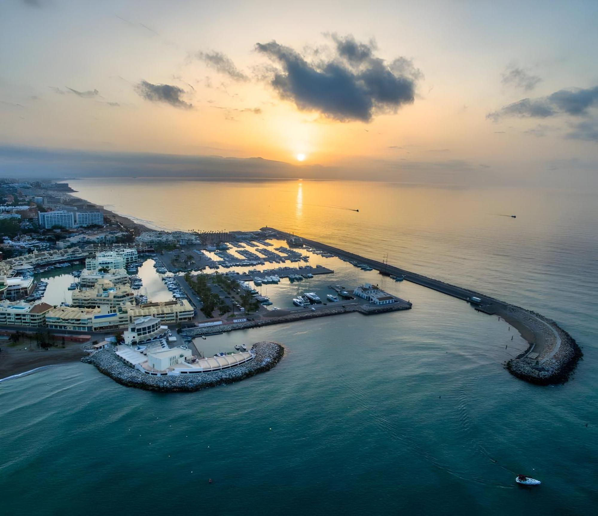 Luxury Suites Sunset Beach بينالماذينا المظهر الخارجي الصورة